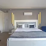 Mira Hotel