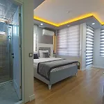 Mira Hotel *