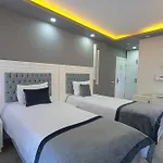 Hotel Mira