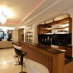 Mira Hotel *