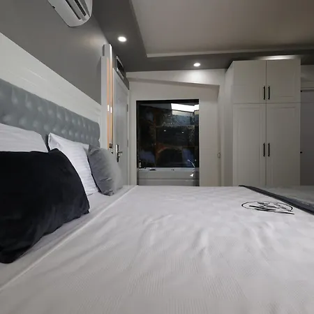 Mira Hotel