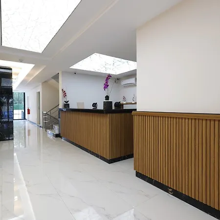 Mira Hotel *