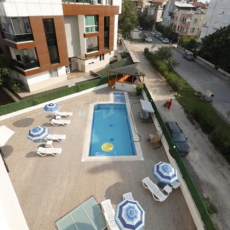Mira Hotel *