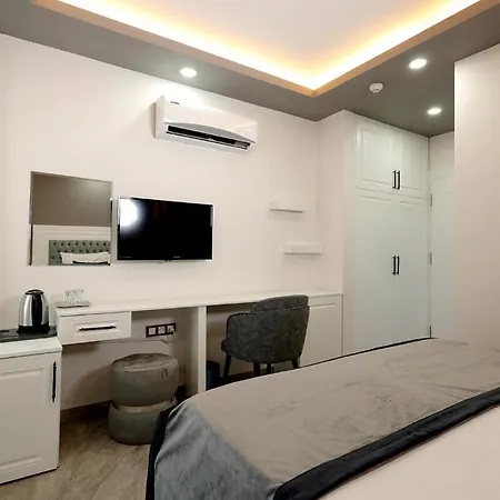 Mira Hotel
